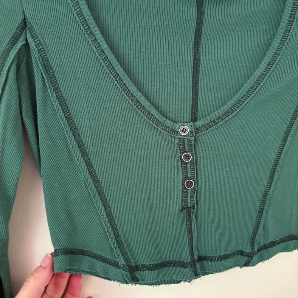 Urban Outfitters Sweet Dreams Long Sleeve Cropped Tee in Holly Green Size Small - Picture 5 of 6